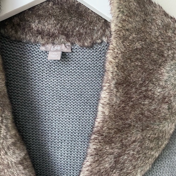 J. Jill XS sweater vest with faux fur collar. - Picture 2 of 5